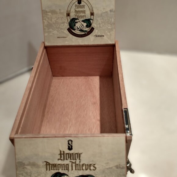 Suenos de Saundra Upcycled EXTREMELY RARE, Honor Among Thieves Cigar Box Storage - Picture 4 of 12